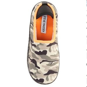 Steve Madden Boys' B-Nite Camo Slippers (Youth)